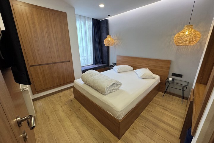 Room 27 of 62