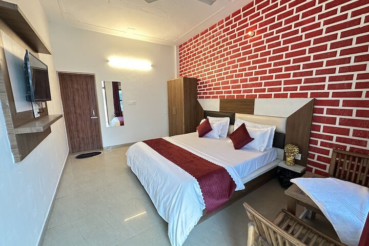 Room 7 of 11