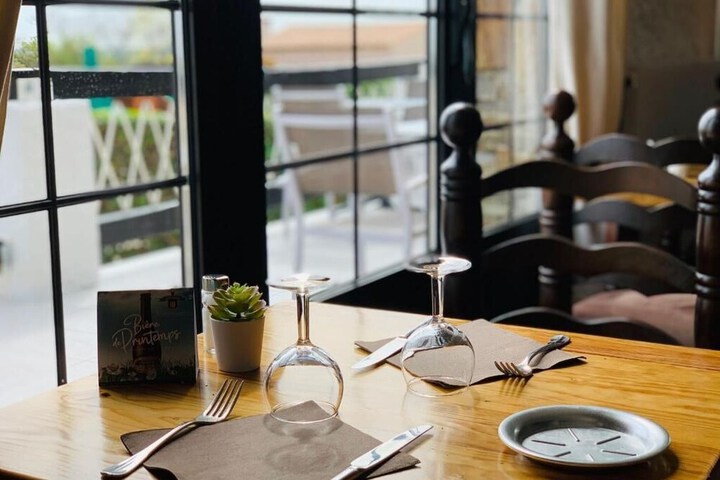 Dining 43 of 54