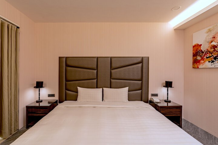 Room 25 of 100