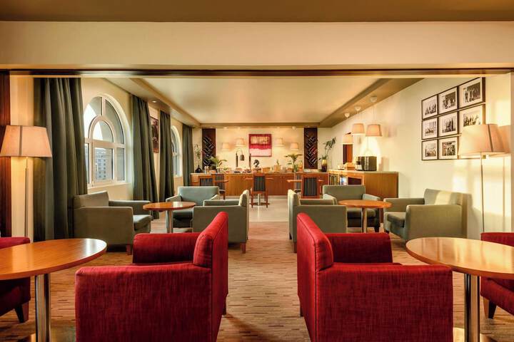 Lounge 144 of 198