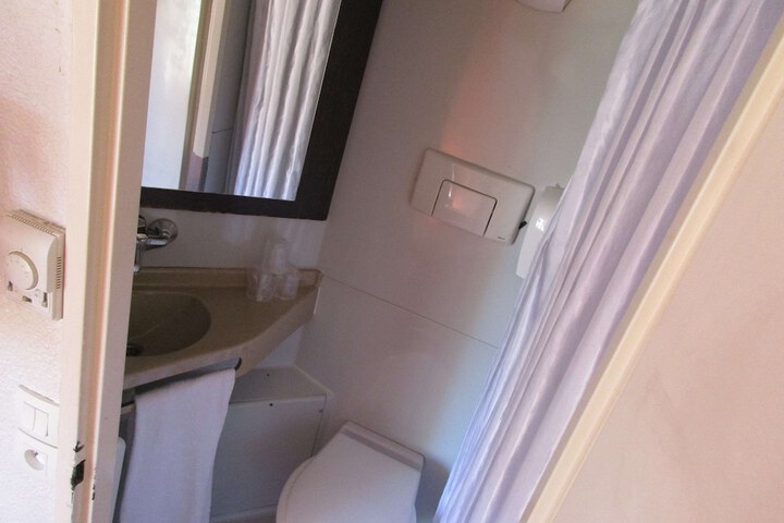 Room 28 of 43