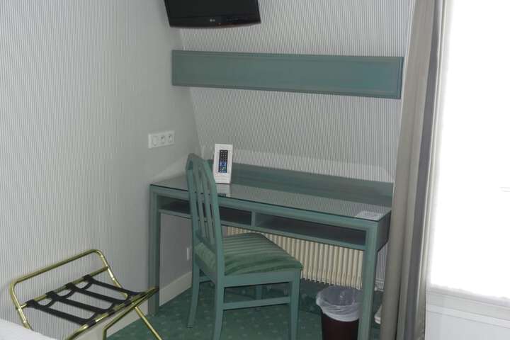 Room 5 of 28