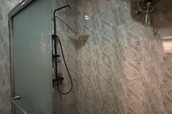 Room 9 of 14