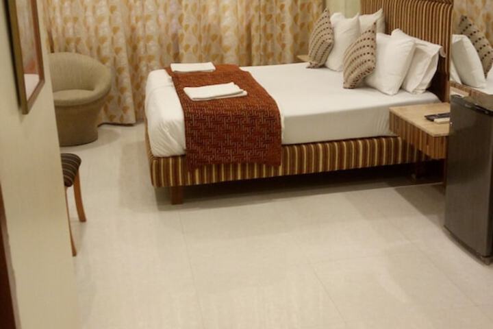 Room 12 of 27