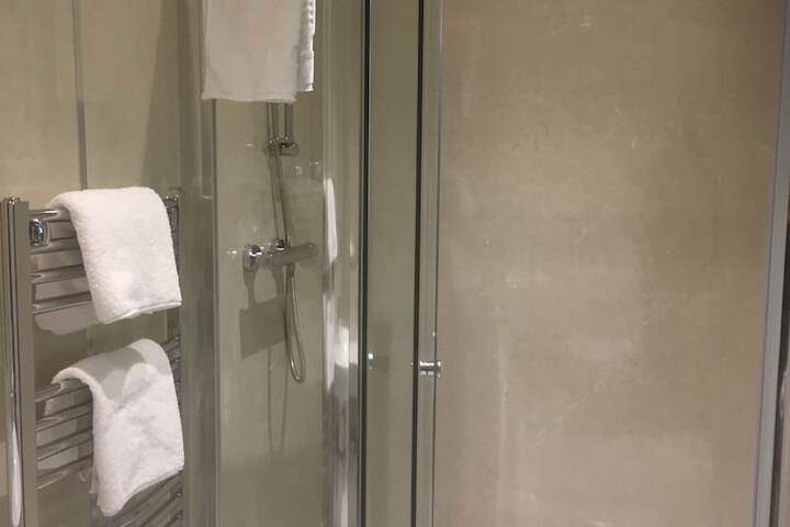 Room 17 of 39