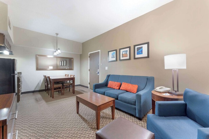 Efficiency Suite King Bed (7 of 9)