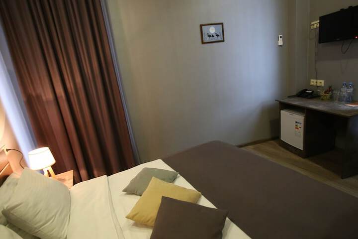 Room 26 of 86