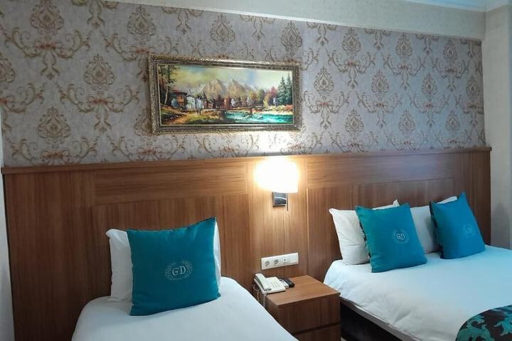 Room 8 of 40