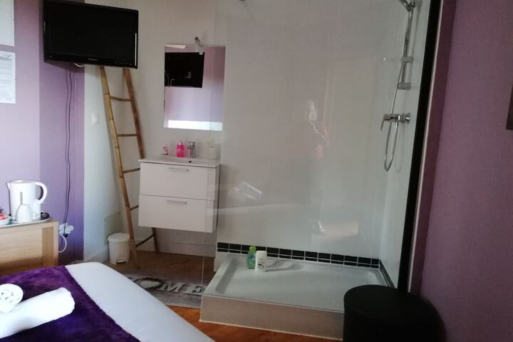 Room 12 of 37