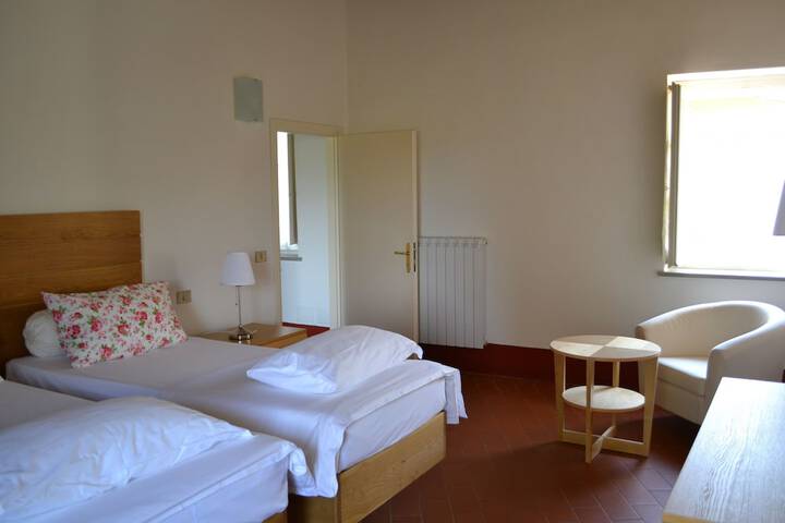 Room 33 of 98