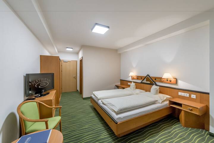 Room 12 of 38
