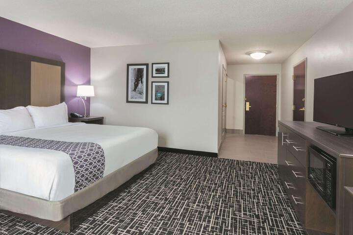 1 King Bed Mobility Accessible (10 of 20)
