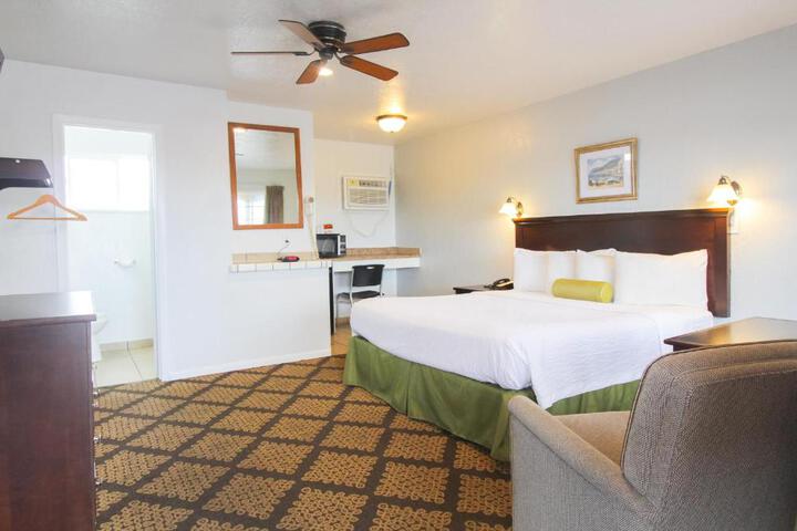 Standard | King Bed (3 of 5)