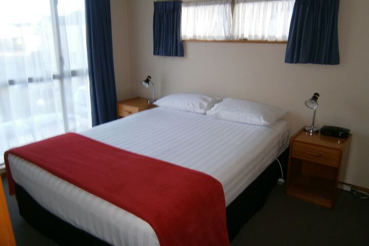Room 2 of 32