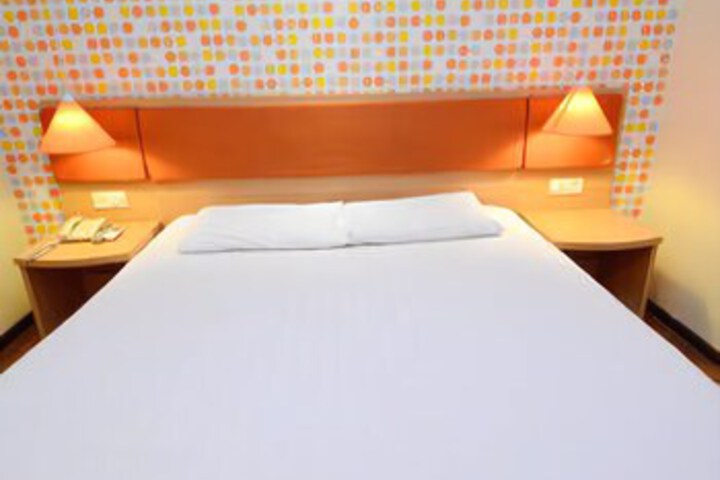 Room 3 of 6