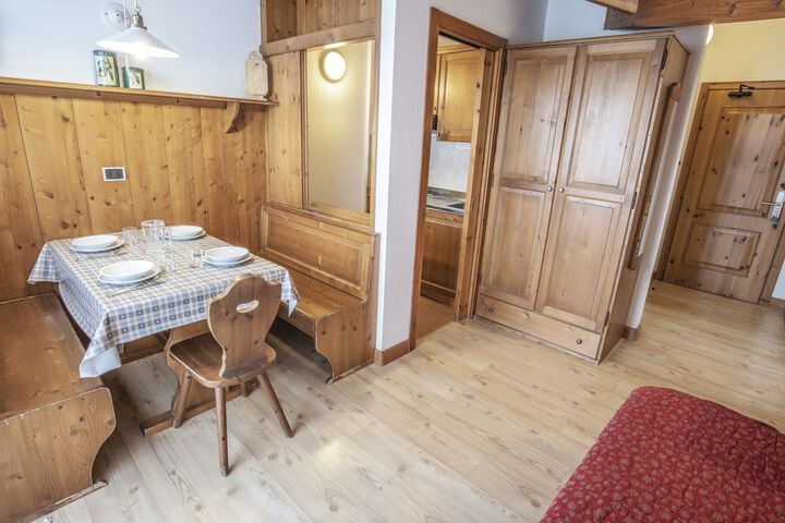 Room 8 of 24