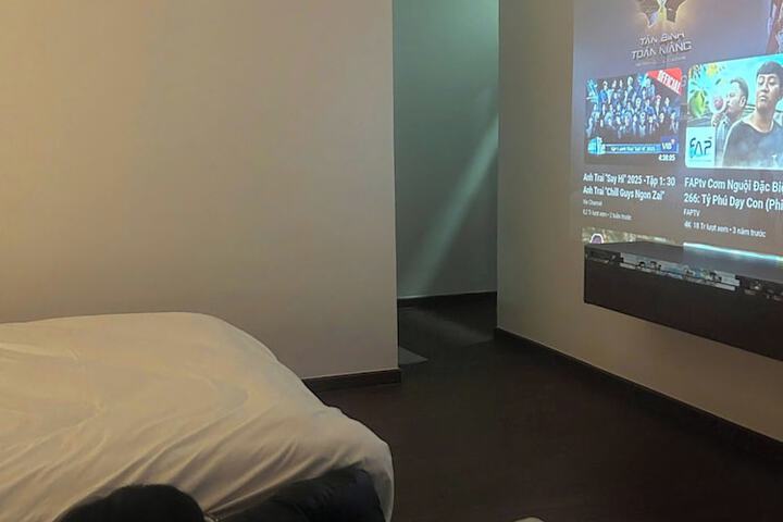 Room 6 of 43