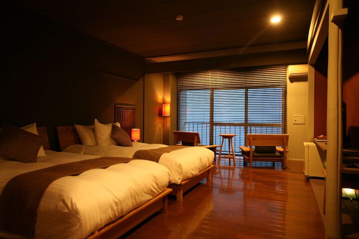 Room 12 of 83