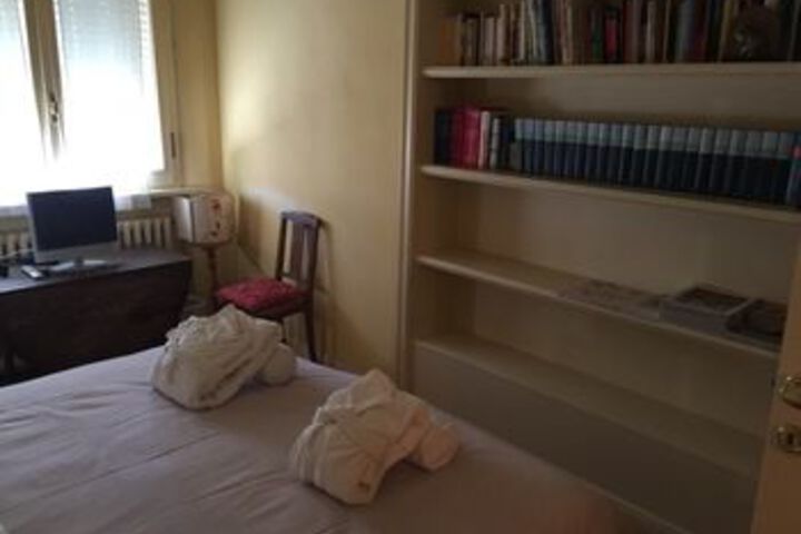 Room 13 of 19