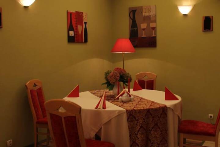 Dining 31 of 37