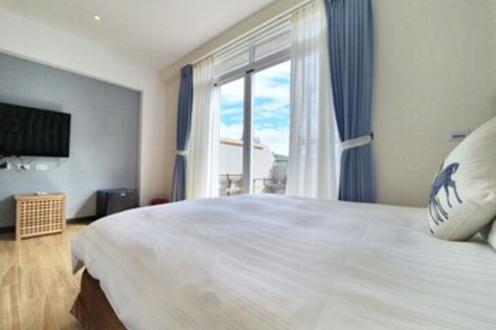 Room 16 of 22