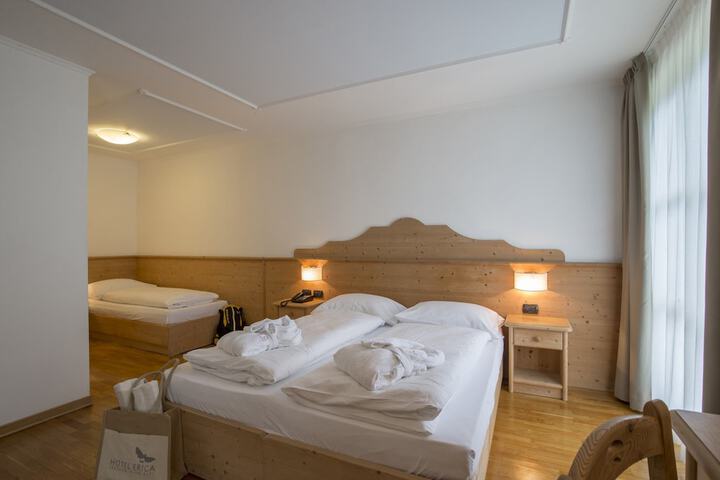 Room 53 of 173