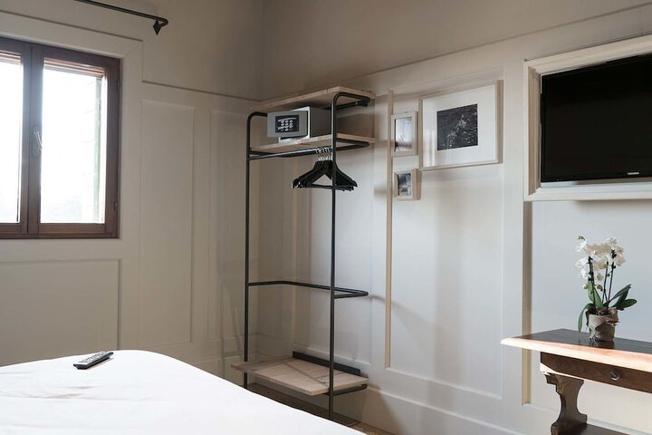 Room 11 of 36