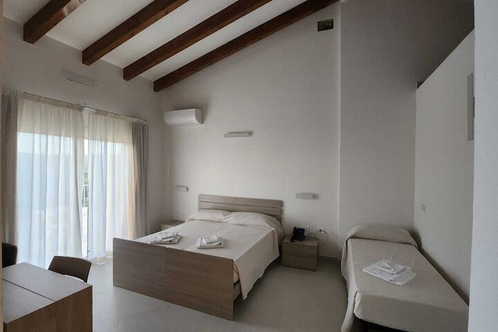Room 10 of 30