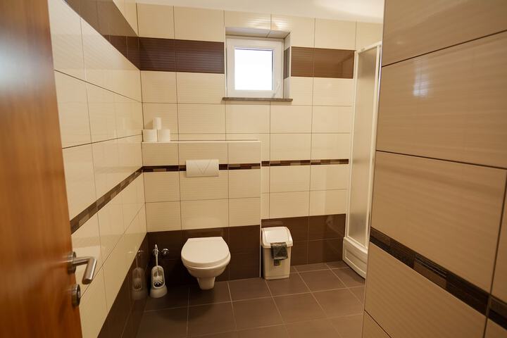 Room 64 of 74