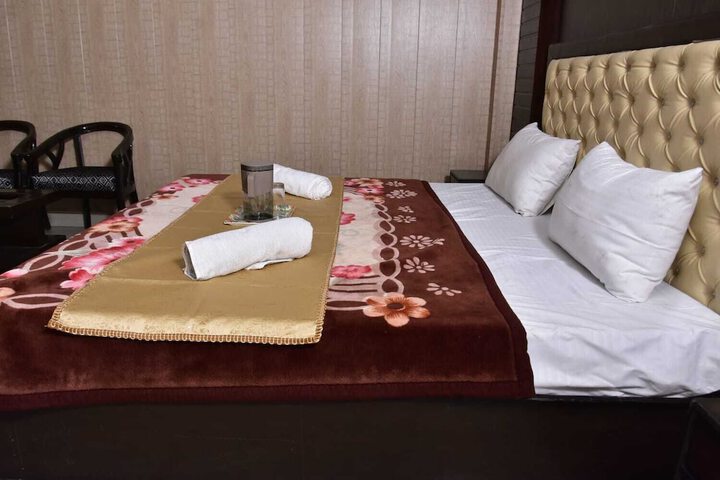 Room 4 of 6
