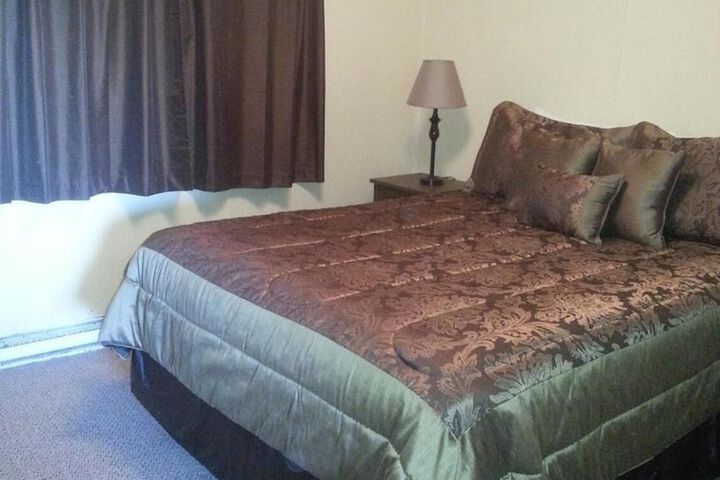 Room 4 of 18