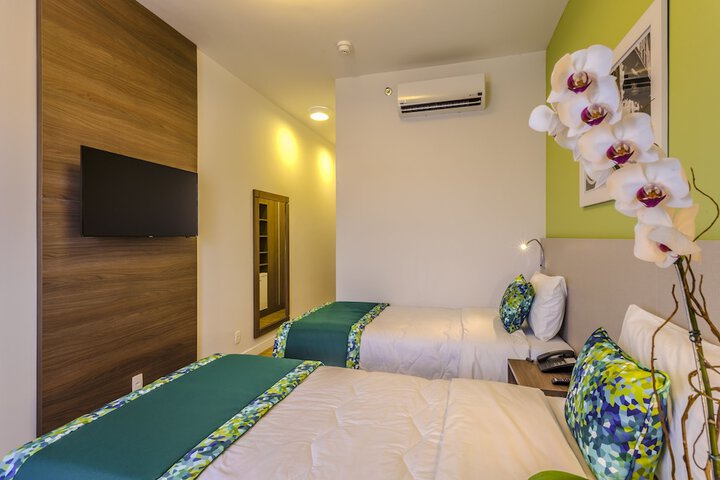 Room 5 of 40
