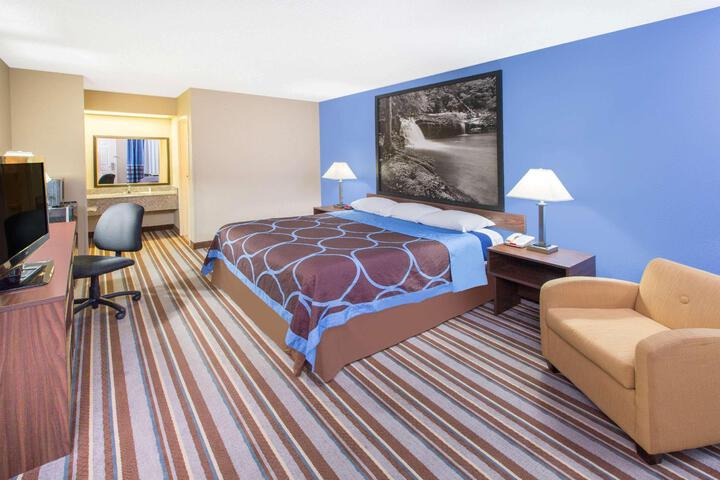1 King Bed (5 of 14)