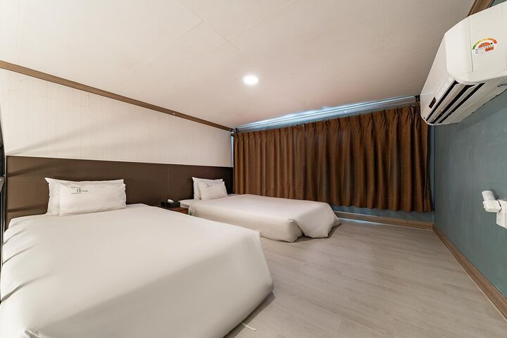 Room 54 of 77