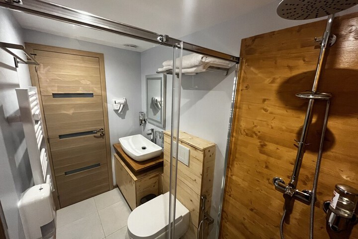 Room 33 of 50
