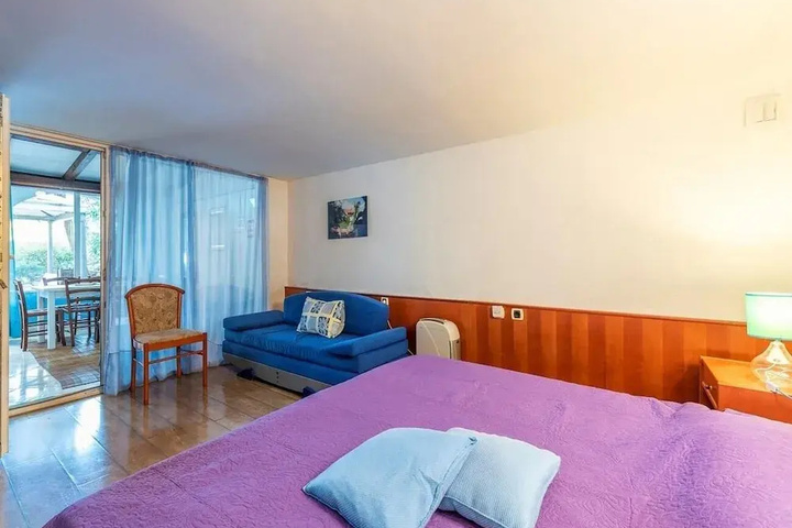 Room 6 of 22
