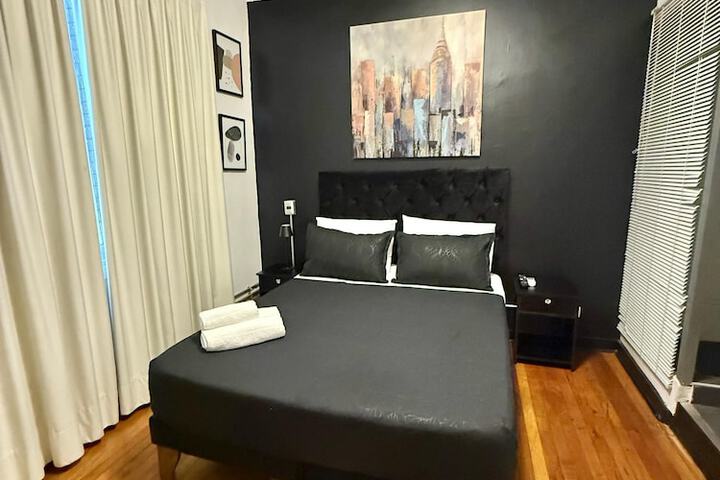 Room 6 of 28
