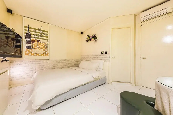 Nokbeon Hotel Galley