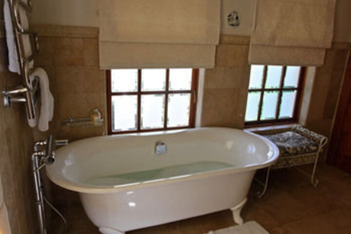 Deep Soaking Bathtub