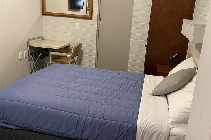 Room 8 of 50