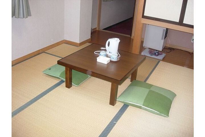 Room 10 of 14