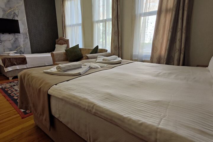 Room 37 of 104