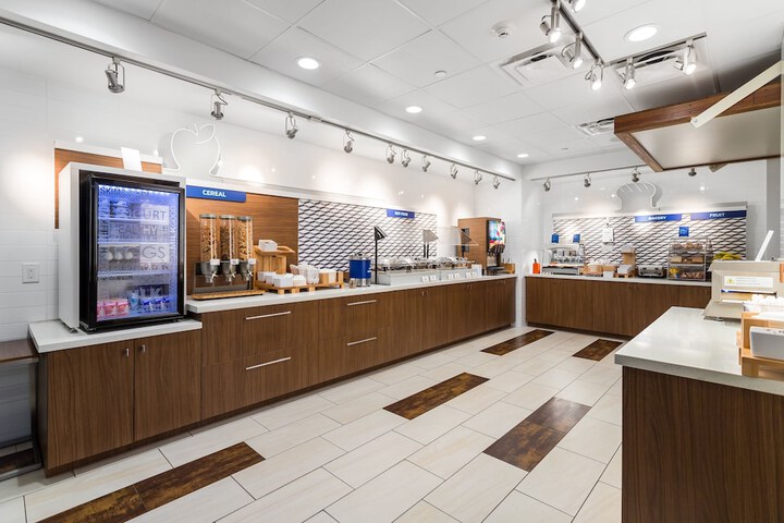 Breakfast/Coffee Service 31 of 47