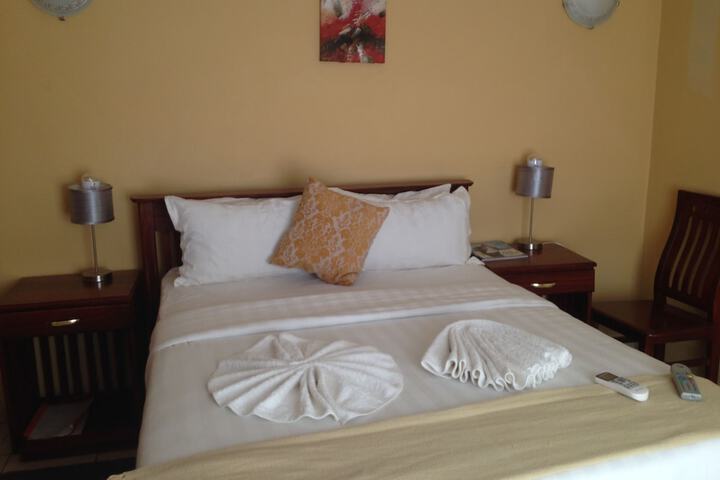 Room 2 of 4