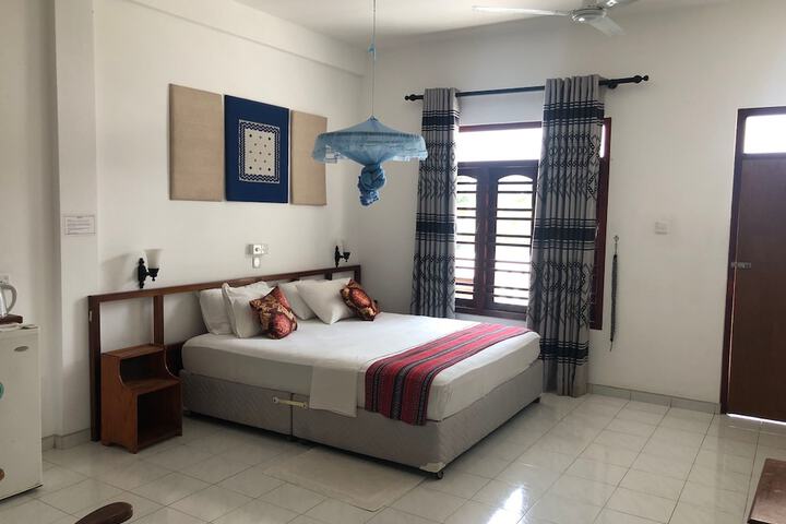Room 12 of 68