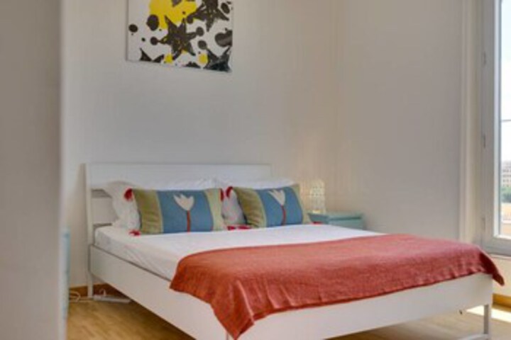 Room 10 of 24