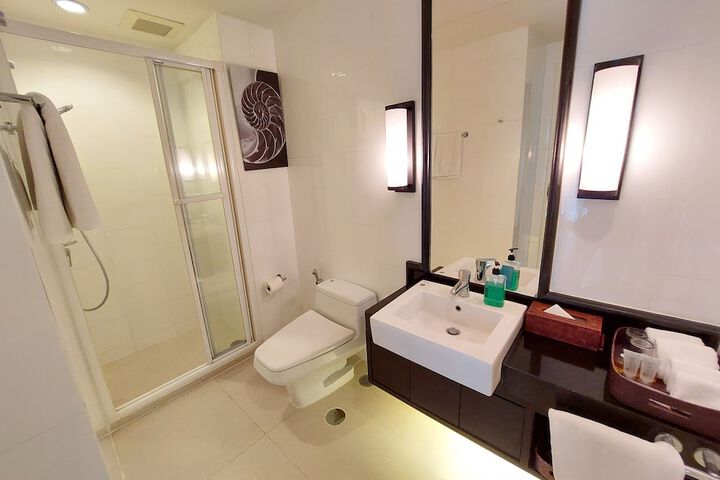Room 33 of 40