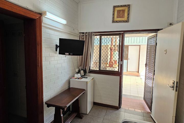 Room 15 of 48