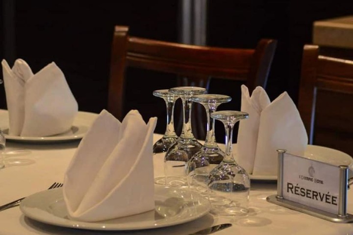 Dining 16 of 21